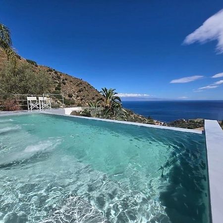 Suite Apartments Branco - Infinity Pool & Sea View - 5 Minuti Dal Centro タオルミーナ エクステリア 写真