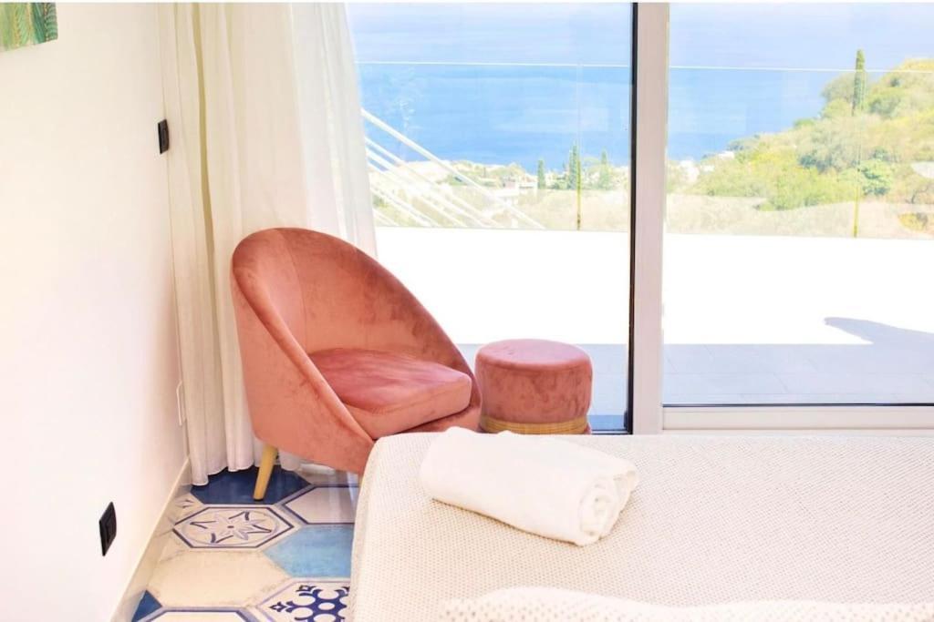 Suite Apartments Branco - Infinity Pool & Sea View - 5 Minuti Dal Centro タオルミーナ エクステリア 写真