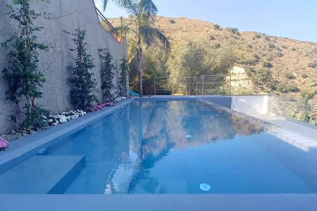 Suite Apartments Branco - Infinity Pool & Sea View - 5 Minuti Dal Centro タオルミーナ エクステリア 写真