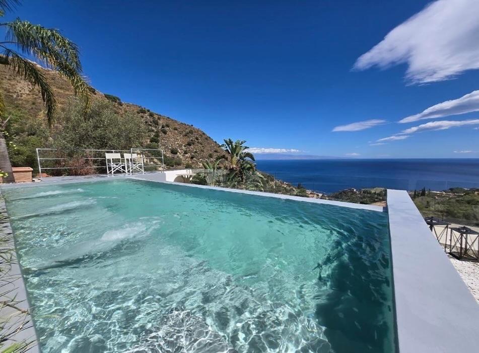 Suite Apartments Branco - Infinity Pool & Sea View - 5 Minuti Dal Centro タオルミーナ エクステリア 写真